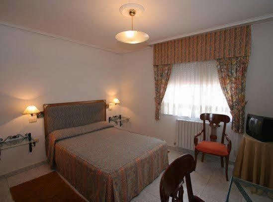 Hotel Restaurante Derby O Carballiño Eksteriør billede